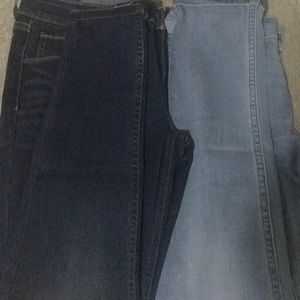 2 Levi skinny jeans size 29 and 30